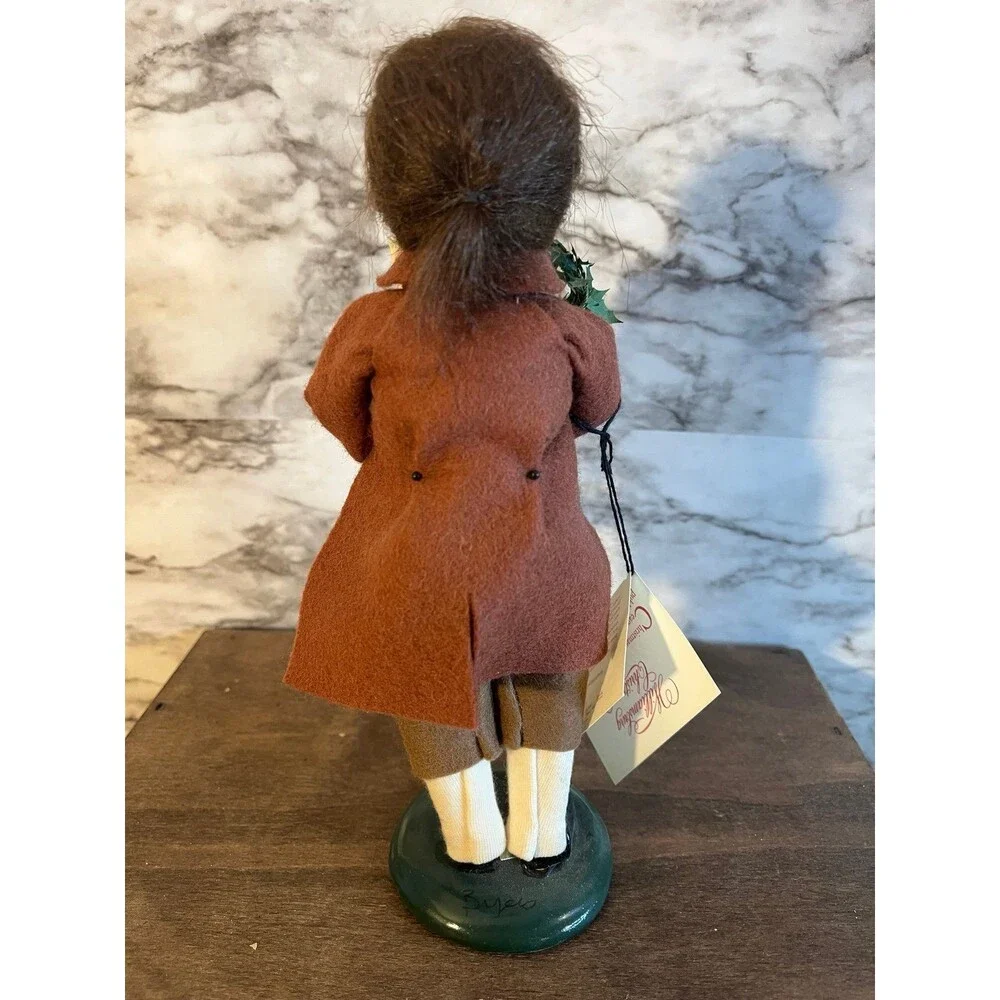 Byers Choice Williamsburg Caroler Boy With Bird Cage, Peanuts  2003 Signed Byers